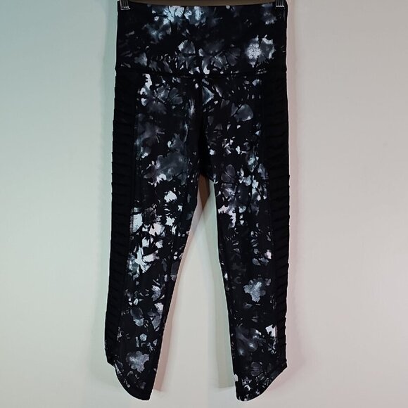 lululemon athletica Pants - Lululemon Athletica Size 4 Black and White Cropped Leggings for Athleisure